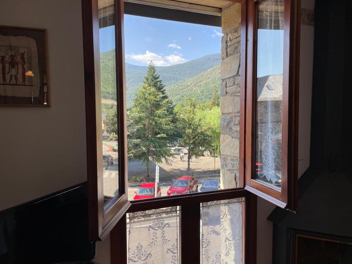 Apartaments Pirinenc Эстерри-д'Анеу Экстерьер фото