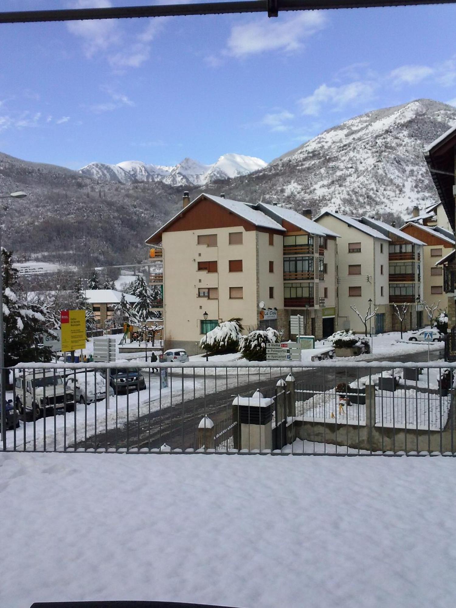 Apartaments Pirinenc Эстерри-д'Анеу Экстерьер фото